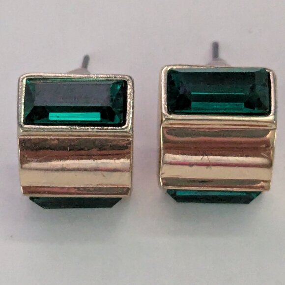 Vintage Gold Tone Green Faux Emerald Baguette Stone Pierced Stud Earrings - Picture 3 of 5